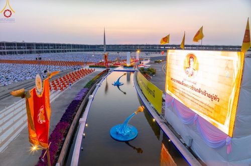 ภาพ No.204481:พิธีจุดประทีปถวายเป็นพุทธบูชา และบูชาธรรมมหาปูชนียาจารย์ ณ วัดพระธรรมกาย ตำบลคลองสาม อำเภอคลองหลวง จังหวัดปทุมธานี ในโครงการธรรมยาตรา กตัญญูบูชา มหาปูชนียาจารย์ พระมงคลเทพมุนี(สด จนฺทสโร) พระผู้ปราบมาร ปีที่ 13 วันที่ 31 มกราคม พ.ศ. 2568