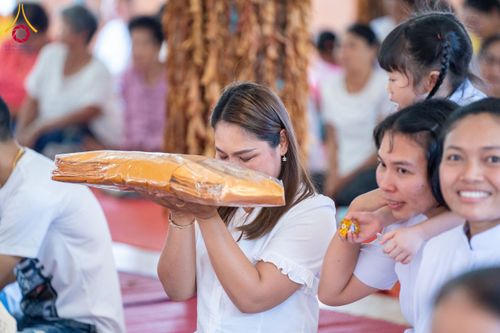 ภาพ No.172573:พิธีทอดกฐิน วัดศรีบุญเรือง จ.สกลนคร ในโครงการกฐินสามัคคีทั่วไทย 30,000 วัด บูชาธรรม 80 ปี หลวงพ่อธัมมชโย โดยคณะศิษยานุศิษย์วัดพระธรรมกาย วันที่ 25 ตุลาคม พ.ศ. 2567
