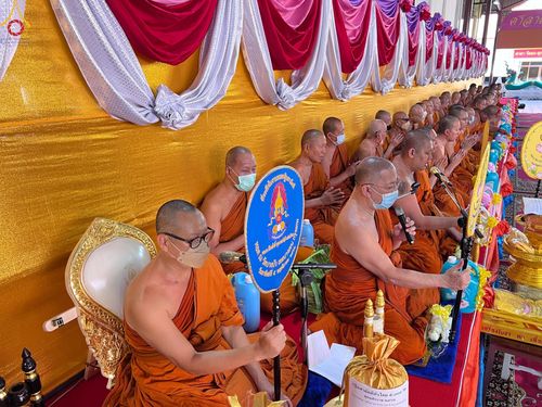 ภาพ No.92806:พิธีประเพณีตักบาตรเทโวโรหณะ พิธีทอดกฐิน และพิธีกรานกฐิน ณ วัดบางบัว แขวงอนุสาวรีย์ เขตบางเขน กรุงเทพมหานคร วันที่ 5 พฤศจิกายน พ.ศ. 2566