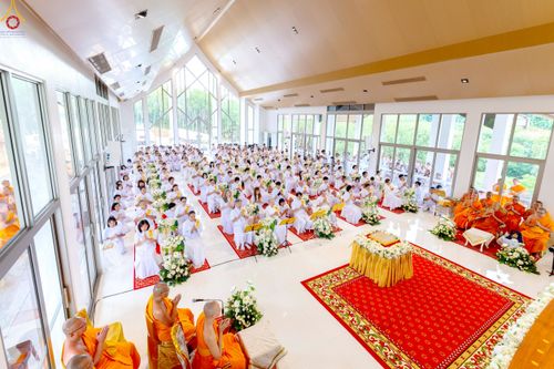 ภาพ No.239367:วันอาทิตย์ที่ 17 สิงหาคม พ.ศ. 2568 พิธีกดปุ่มอัญเชิญรูปเหมือน พระมงคลเทพมุนี (สด จันทสโร)  ณ มหาวิหารแก้วพระมงคลเทพมุนี  ศูนย์ปฏิบัติธรรมแก้วเมืองเลย