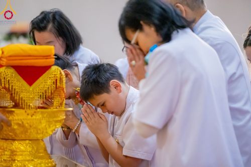 ภาพ No.100922:พิธีทอดกฐินบรมจักรพรรดิสร้างทุกสิ่ง ณ วัดพระธรรมกายออเรกอน ประเทศสหรัฐอเมริกา  วันอาทิตย์ ที่ 26 พฤศจิกายน พ.ศ. 2566