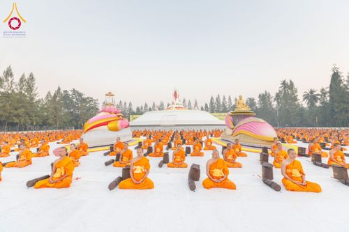 ภาพ No.191662:พระธรรมยาตราปฏิบัติธรรม และถ่ายภาพหมู่ประวัติศาสตร์ ณ อนุสรณ์สถานคลองบางนางแท่น อ.สามพราน จ.นครปฐม ในโครงการธรรมยาตรา กตัญญูบูชา มหาปูชนียาจารย์ พระมงคลเทพมุนี(สด จนฺทสโร) พระผู้ปราบมาร อนุสรณ์สถาน 7 แห่ง ปีที่ 13 วันที่ 8 มกราคม พ.ศ. 2568