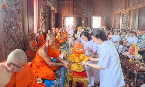 ภาพ No.169204:พิธีทอดกฐิน ณ วัดรางบัว แขวงบางหว้า เขตภาษีเจริญ จ.กรุงเทพมหานคร ในโครงการกฐินสามัคคีทั่วไทย 30,000 วัด บูชาธรรม 80 ปี หลวงพ่อธัมมชโย โดยคณะศิษยานุศิษย์วัดพระธรรมกาย วันที่ 20 ตุลาคม พ.ศ. 2567