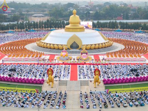 ภาพ No.200581:พิธีจุดประทีปถวายเป็นพุทธบูชา และบูชาธรรมมหาปูชนียาจารย์ ณ อนุสรณ์สถานบางปลา วัดบางปลา อำเภอบางเลน จังหวัดนครปฐม ในโครงการธรรมยาตรา กตัญญูบูชา มหาปูชนียาจารย์ พระมงคลเทพมุนี(สด จนฺทสโร) พระผู้ปราบมาร อนุสรณ์สถาน 7 แห่ง ปีที่ 13 วันที่ 23 มกราคม พ.ศ. 2568