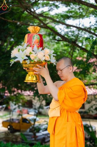 ภาพ No.166728:พิธีทอดกฐิน ณ วัดเขาดินมังกรทอง อ.บ่อทอง จ.ชลบุรี  ในโครงการกฐินสามัคคีทั่วไทย 30,000 วัด บูชาธรรม 80 ปี หลวงพ่อธัมมชโย โดยคณะศิษยานุศิษย์วัดพระธรรมกาย วันที่ 23 ตุลาคม พ.ศ. 2567