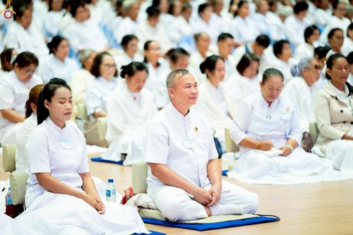 ภาพ No.239870:วันที่ ๒๒ - ๒๔ สิงหาคม พ.ศ. ๒๕๖๘ สัมมนารวมใจผู้นำบุญ บูชาธรรม ๘๑ ปี หลวงพ่อธัมมชโย กฐินสามัคคีทั่วไทย ๓๐,๐๐๐ วัด โครงการอุปสมบทบูชาธรรมมหาปูชนียาจารย์ ๓,๐๐๐ รูป รุ่นที่ ๑