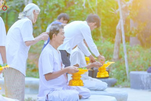 ภาพ No.180356:พิธีตัดปอยผม ปลงผม นาคธรรมทายาท ในโครงการบรรพชาอุปสมบทหมู่ บูชาธรรมมหาปูชนียาจารย์ 2567  วันที่ 4 ธันวาคม พ.ศ. 2567 ณ ศูนย์ปฏิบัติธรรมแก้วภูเรือ จ.เลย