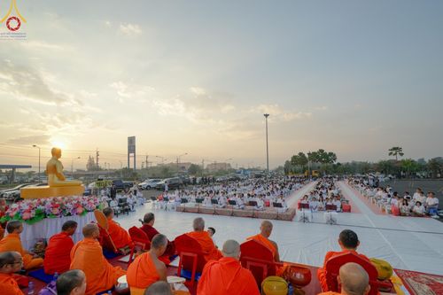 ภาพ No.180393:พิธีตักบาตรพระ ๑,๐๐๐ รูป ฉลองเมืองลำปาง ๑,๓๔๔ ปี วันเสาร์ที่ ๗ ธันวาคม พ.ศ. ๒๕๖๗ ณ ลานพระบรมราชานุสาวรีย์ พระนเรศวรมหาราช อ.เกาะคา จ.ลำปาง