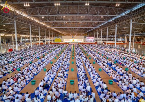 ภาพ No.276969:วันอาทิตย์ที่ 7 ธันวาคม พ.ศ. 2568 พิธีตักบาตรอาทิตย์ต้นเดือน ณ บ้านแก้วเรือนทองคุณยายฯ วัดพระธรรมกาย