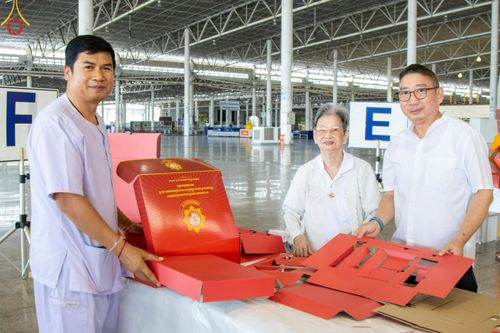 ภาพ No.210848:วันที่ 15 มีนาคม พ.ศ. 2568  บุญบรรจุกล่องไทยธรรม เพื่อถวายแด่พระสังฆาธิการ 40,000 กว่าวัดทั่วไทย ในวันคุ้มครองโลก 22 เมษายน พ.ศ. 2568