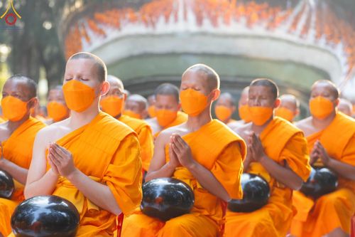 ภาพ No.107510:พิธีตักบาตรพระธรรมยาตราฯ ในโครงการธรรมยาตรากตัญญูบูชา มหาปูชนียาจารย์ พระมงคลเทพมุนี(สด จนฺทสโร) พระผู้ปราบมาร ปีที่ 12 ณ อนุสรณ์สถานมหาวิหารพระมงคลเทพมุนี อ.สองพี่น้อง จ.สุพรรณบุรี วันที่ 7 มกราคม พ.ศ. 2567