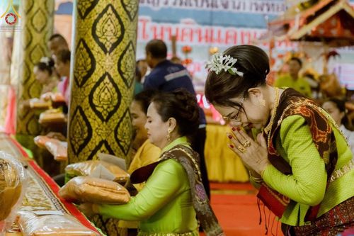 ภาพ No.176536:พิธีทอดกฐิน ณ วัดโนนดินแดงเหนือ อำเภอโนนดินแดง จังหวัดบุรีรัมย์  ในโครงการกฐินสามัคคีทั่วไทย 30,000 วัด บูชาธรรม 80 ปี หลวงพ่อธัมมชโย โดยคณะศิษยานุศิษย์วัดพระธรรมกาย วันที่ 27 ตุลาคม พ.ศ. 2567