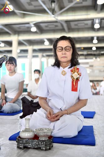 ภาพ No.256641:วันที่ 11 ตุลาคม พ.ศ. 2568 พิธีตักบาตรฉลองพระใหม่  โครงการอุปสมบทบูชาธรรม 141 ปี  พระมงคลเทพมุนี (สด จนฺทโร) ผู้ค้นพบวิชชาธรรมกาย ณ มหาวิหารคด 9 วัดพระธรรมกาย