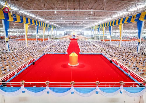 ภาพ No.258102:วันอาทิตย์ที่ 5 ตุลาคม พ.ศ. 2568 พิธีบูชาข้าวพระ ณ สภาธรรมกายสากล วัดพระธรรมกาย