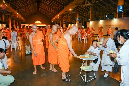 ภาพ No.170404:พิธีฉลองชัยสวดมนต์บทธัมมจักกัปปวัตตนสูตร ครบ 6,881,000,000 จบ ณ มหารัตนวิหารคด วัดพระธรรมกาย วันศุกร์ที่ 15 พฤศจิกายน พ.ศ. 2567 (วันเพ็ญ 15 ค่ำ เดือน 12)