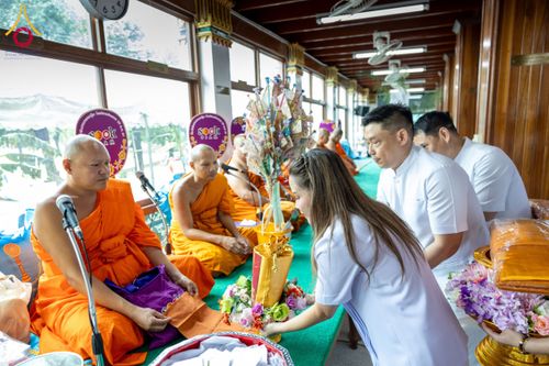 ภาพ No.183293:พิธีทอดกฐิน ณ วัดปรางค์หลวง จ.นนทบุรี ในโครงการทอดกฐินสามัคคีทั่วไทย 30,000 วัด บูชาธรรม 80 ปี หลวงพ่อธัมมชโย โดยคณะศิษยานุศิษย์วัดพระธรรมกาย วันที่ 20 ตุลาคม พ.ศ. 2567