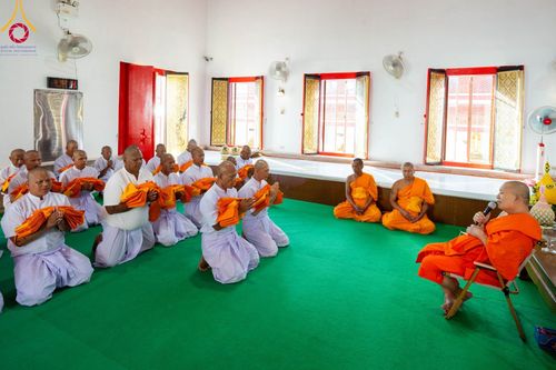 ภาพ No.101200:พิธีบรรพชาธรรมทายาท ในโครงการอุปสมบทบูชาธรรม มหาปูชนียาจารย์ พ.ศ. 2566 ณ วัดสองพี่น้อง สุพรรณบุรี วันที่ 5 ธันวาคม พ.ศ. 2566