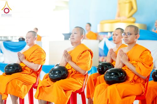 ภาพ No.229400:วันเสาร์ที่ 21 มิถุนายน พ.ศ. 2568 พิธีตักบาตรโครงการอุปสมบทหมู่ธรรมทายาท ระดับอุดมศึกษา รุ่นที่ 52 ภาคฤดูฝน ณ มหาวิหารคด คอร์ 9 วัดพระธรรมกาย