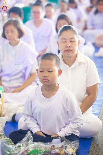 ภาพ No.221950:วันที่ 4 พฤษภาคม พ.ศ. 2568 พิธีตักบาตร เนื่องในวันอาทิตย์ต้นเดือน ณ บ้านแก้วเรือนทองคุณยายฯ วัดพระธรรมกาย