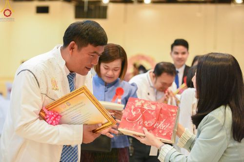 ภาพ No.122816:พิธีมอบโล่และใบประกาศเกียรติคุณ โครงการเจริญพระพุทธมนต์บทธัมมจักกัปปวัตนสูตร โรงเรียนที่มีผลการดำเนินกิจกรรมดีเด่น จังหวัดสระบุรี ณ ห้างทวีกิจ คอมเพล็กซ์ อ.เมือง จ.สระบุรี วันศุกร์ที่ 2 กุมภาพันธ์ พ.ศ. 2567