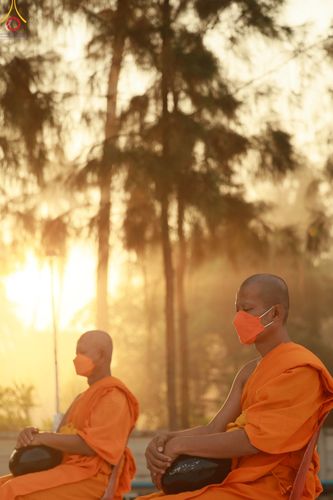 ภาพ No.110218:พิธีตักบาตรพระธรรมยาตราฯ ในโครงการธรรมยาตรากตัญญูบูชา มหาปูชนียาจารย์ พระมงคลเทพมุนี(สด จนฺทสโร) พระผู้ปราบมาร ปีที่ 12 ณ อนุสรณ์สถานลำดับที่ 2 สถานที่ตั้งมโนปณิธานบวชตลอดชีวิต อนุสรณ์สถานบางนางแท่น จ.นครปฐม วันที่ 11 มกราคม พ.ศ. 2567