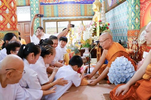 ภาพ No.166895:พิธีทอดกฐิน ณ วัดครุนอก ต.บางครุ อ.พระประแดง จ.สมุทรปราการ ในโครงการกฐินสามัคคีทั่วไทย 30,000 วัด บูชาธรรม 80 ปี หลวงพ่อธัมมชโย โดยคณะศิษยานุศิษย์วัดพระธรรมกาย วันที่ 20 ตุลาคม พ.ศ. 2567