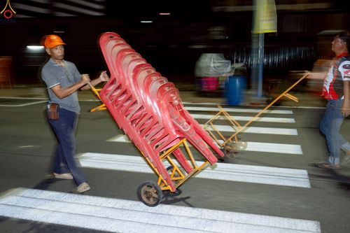 ภาพ No.237313:วันที่ 9-10 สิงหาคม พ.ศ. 2568 การเตรียมงาน เก็บงาน ของเจ้าหน้าที่ทุกสถานะ ในงานมหาสังฆทาน ตักบาตรพระ 10,000 รูป ใจกลางเมืองหาดใหญ่ จ.สงขลา