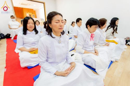 ภาพ No.221263:วันศุกร์ที่ 25 เมษายน พ.ศ. 2568 พิธีอัญเชิญรูปเหมือนพระมงคลเทพมุนี (สด จนฺทสโร) พระผู้ปราบมาร พิธีทอดผ้าป่าสามัคคี 25 ปี พิธีถวายสังฆทาน 15 วัด แด่เจ้าอาวาสภาคพื้นเอเชีย และแอฟริกา ในวาระครบ 25 ปี วัดพระธรรมกายโอซาก้า ประเทศญี่ปุ่น