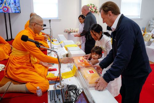 ภาพ No.98131:พิธีทอดกฐินสมปรารถนา วัดพระธรรมกายบอสตัน รัฐแมสซาชูเสตส์ ประเทศสหรัฐอเมริกา วันที่ 19 พฤศจิกายน พ.ศ. 2566