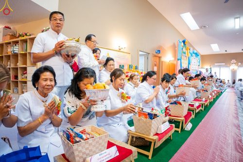 ภาพ No.91225:พิธีสมโภชพระประธาน "พระธรรมกาย" , พิธีเปิดไฟมงคลและเปิดไฟส่องสว่างรัศมีดวงธรรมพระประธาน "พระธรรมกาย" , พิธีทอดผ้าป่าภาคพื้น 19 วัดศูนย์สาขาภาคพื้นอเมริกา  และพิธีมุทิตาสักการะพระมหาเถระ พระเถระ ประจำปี 2566 วันอาทิตย์ที่ 15 ตุลาคม พ.ศ. 2566