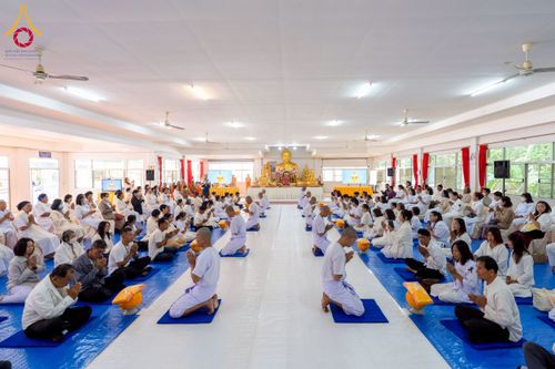 ภาพ No.275836:วันพุธที่ 3 ธันวาคม พ.ศ. 2568 พิธีบรรพชาอุปสมบท โครงการอุปสมบทบูชาธรรมมหาปูชนียาจารย์ ศูนย์อบรม : ศูนย์ส่งเสริมศีลธรรม จ.พะเยา ณ โบราณสถานพระธาตุจอมทอง และ โบสถ์กลางน้ำ วัดพระธาตุศรีโคมคำ อำเภอเมือง จังหวัดพะเยา