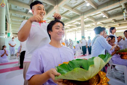 ภาพ No.228491:วันเสาร์ที่ 7 มิถุนายน พ.ศ. 2568 พิธีปลงผมโครงการอุปสมบทหมู่ธรรมทายาท ระดับอุดมศึกษา รุ่นที่ 52 ภาคฤดูฝน ณ วิหารคด 9 วัดพระธรรมกาย