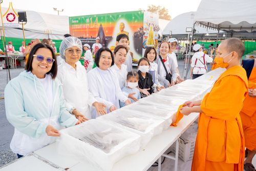 ภาพ No.292266:วันที่ 11 มกราคม พ.ศ. 2569 พิธีถวายภัตตาหารเป็นสังฆทาน แด่พระธรรมยาตรา ในโครงการธรรมยาตรา กตัญญูบูชา มหาปูชนียาจารย์ พระมงคลเทพมุนี(สด จนฺทสโร) พระผู้ปราบมาร อนุสรณ์สถาน 7 แห่ง ปีที่ 14 ณ  อนุสรณ์สถานลำดับที่ 2  สถานที่ตั้งมโนปณิธานบวชตลอดชีวิต อนุสรณ์สถ