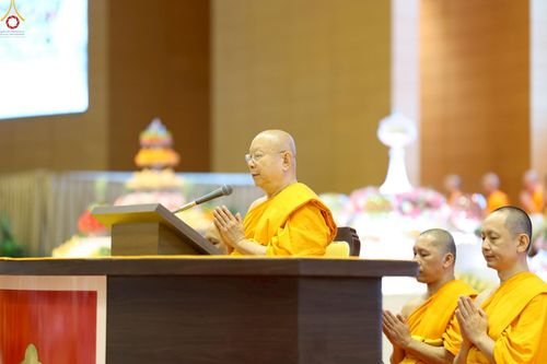 ภาพ No.227986:วันอาทิตย์ที่ 1 มิถุนายน พ.ศ. 2568 พิธีตักบาตร , พิธีบูชาข้าวพระ ณ วัดพระธรรมกาย จ.ปทุมธานี