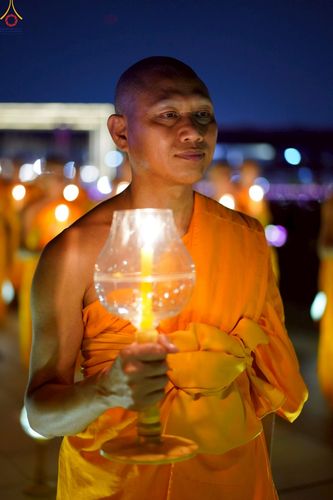 ภาพ No.224078:วันวิสาขบูชา วันอาทิตย์ที่ 11 พฤษภาคม พ.ศ. 2568 พิธีจุดวิสาขประทีป ,  พิธีเวียนประทักษิณรอบพระมหาธรรมกายเจดีย์ , พิธีฉลองชัยสวดมนต์บทธัมมจักกัปปวัตตนสูตร ครบ 7,357,000,000 จบ ณ มหารัตนวิหารคด วัดพระธรรมกาย