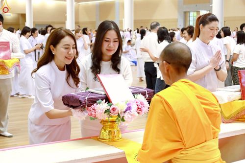 ภาพ No.228435:วันอาทิตย์ที่ 8 มิถุนายน พ.ศ. 2568 พิธีถวายทุนสนับสนุนพระไตรปิฎกฉบับธรรมชัย และอนุรักษ์คัมภีร์โบราณ ณ ห้องแก้วสารพัดนึก 2 วัดพระธรรมกาย