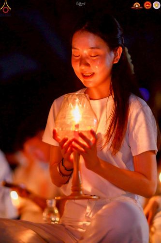 ภาพ No.224594:วันจันทร์ที่ 12 พฤษภาคม พ.ศ. 2568  ชาวพุทธในอินโดนีเซีย ร่วมฉลองวิสาขบูชาจุดประทีปกว่า 200,000 ดวง ณ พระมหาเจดีย์บรมพุทโธ  เจริญพุทธมนต์ถวาย “พระวชิรเกล้าเจ้าอยู่หัว”