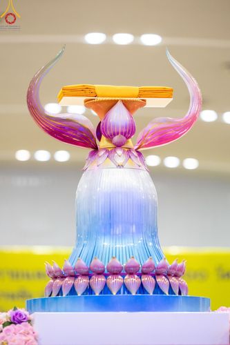 ภาพ No.150020:พิธีตักบาตร , พิธีปฎิบัติธรรม , พิธีถวายภัตตาหารเมนูสวรรค์ ในพรรษาแห่งการเข้าถึงธรรม วันธรรมชัย วันอังคารที่ 27 สิงหาคม พ.ศ.2567 ณ สภาธรรมกายสากล วัดพระธรรมกาย