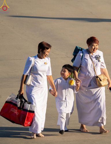 ภาพ No.105360:พิธีตักบาตรฉลองพระบวชใหม่ รุ่นบูชาธรรมมหาปูชนียาจารย์ และต้อนรับศักราชใหม่ วันจันทร์ที่ 1 มกราคม พ.ศ. 2567 ณ ลานธรรมพระมหาธรรมกายเจดีย์ วัดพระธรรมกาย