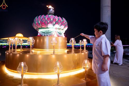 ภาพ No.154928:พิธีจุดประทีป, พิธีฉลองชัยสวดมนต์บทธัมมจักกัปปวัตนสูตร ณ มหารัตนวิหารคด วัดพระธรรมกาย วันอังคารที่ 17 กันยายน พ.ศ. 2567