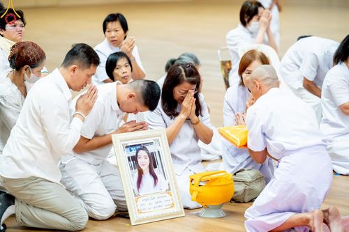 ภาพ No.217066:วันเสาร์ที่ 12 เมษายน พ.ศ. 2568 พิธีเวียนประทักษิณรอบพระมหาธรรมกายเจดีย์  พิธีวันทาเจดีย์ พิธีขอขมาและมอบผ้าไตร ในโครงการอุปสมบทหมู่ บูชาธรรมหลวงพ่อธัมมชโย, โครงการธรรมทายาท ระดับอุดมศึกษา รุ่นที่ 52 ,  โครงการบวชพระนานาชาติ AEC & WAB CEO รุ่นที่ 4 , ณ ว