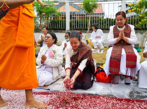 ภาพ No.128313:พิธีอัญเชิญพระบรมสารีริกธาตุ " ใจกลางเมืองนครหาดใหญ่ " เพื่อประดิษฐาน ณ มหารัตนเจดีย์สิริปทุมสวรรค์ (เจดีย์อริยพุทธะ 5 พระองค์) ศูนย์ปฏิบัติธรรมภาคใต้ อ.บางกล่ำ จ.สงขลา  วันที่ 9 มีนาคม พ.ศ.2567 (ชุดที่ 1)