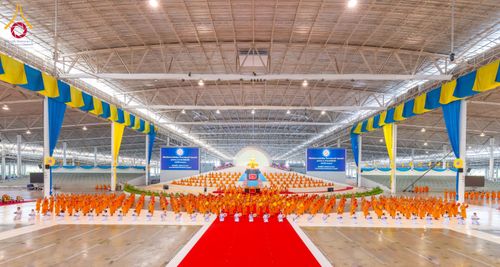 ภาพ No.237556:วันอาทิตย์ที่ 10 สิงหาคม พ.ศ.2568 พิธีมอบใบประกาศเกียรติคุณ โครงการสอบบาลี "ฉลองแชมป์" บูชาธรรม 80 ปี หลวงพ่อธัมมชโย ประจำปี 2568 และ พิธีมอบดวงแก้วสามเณรทรงบาลีไวยากรณ์ ณ สภาธรรมกายสากล วัดพระธรรมกาย ปทุมธานี