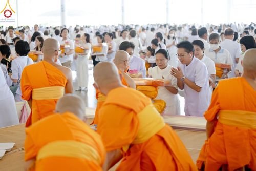 ภาพ No.131706:พิธีร่วมบุญบรรพชาสามเณร 5,000 รูป ณ บ้านแก้วเรือนทองคุณยาย สภาธรรมกายสากล วัดพระธรรมกาย วันเสาร์ที่ 23 มีนาคม พ.ศ. 2567