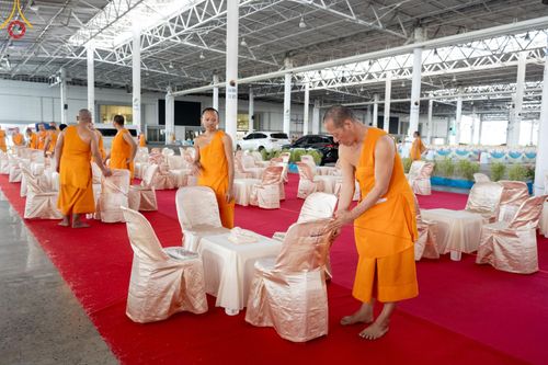 ภาพ No.59756:V.39 ทุ่มสุดใจ ธรรมชัย 80 ปี การเตรียมงาน การปฏิบัติงาน ของเจ้าหน้าที่หน่วยงานต่างๆ เพื่อพิธีฉลองอายุวัฒนมงคล 80 ปี หลวงพ่อธัมมชโย และรับถวายมหาสังฆทาน 10,000 กว่าวัดทั่วประเทศ ในวันคุ้มครองโลก จันทร์ที่ 22 เมษายน พ.ศ. 2567