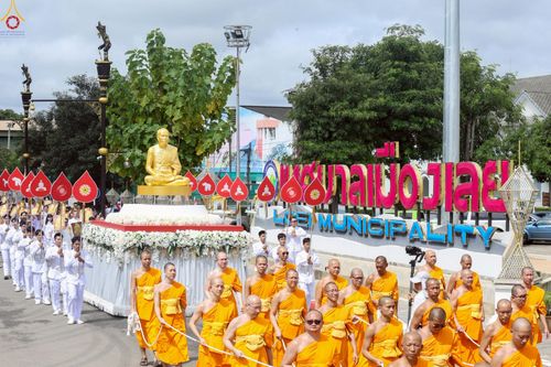 ภาพ No.239291:วันอาทิตย์ที่ 17 สิงหาคม พ.ศ. 2568 พิธีอัญเชิญรูปเหมือนพระมงคลเทพมุนี (สด จันทสโร) ณ ศาลากลางจังหวัดเลย ถึงลานพญานาค สวนสาธารณะกุดป่อง อ.เมือง จ.เลย