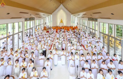 ภาพ No.239509:วันอาทิตย์ที่ 17 สิงหาคม พ.ศ. 2568 พิธีกดปุ่มอัญเชิญรูปเหมือน พระมงคลเทพมุนี (สด จันทสโร)  ณ มหาวิหารแก้วพระมงคลเทพมุนี  ศูนย์ปฏิบัติธรรมแก้วเมืองเลย