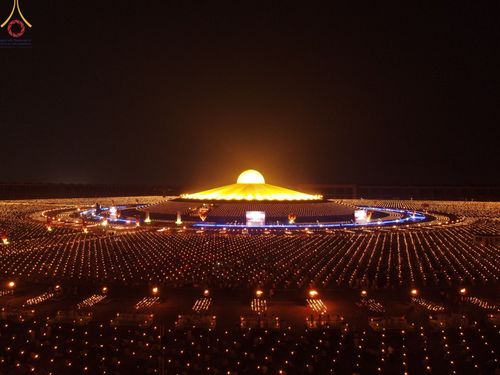 ภาพ No.77310:พิธีจุดมาฆประทีป ในวันมาฆบูชา อาทิตย์ต้นเดือนที่ 6 มีนาคม พ.ศ. 2566 ณ วัดพระธรรมกาย อ.คลองหลวง จ.ปทุมธานี