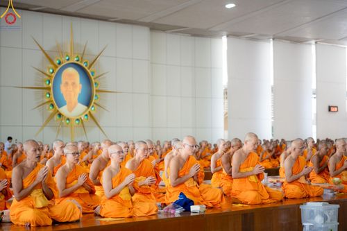 ภาพ No.143297:พิธีถวายภัตตาหารเพื่อเป็นกำลังแห่งการเข้าถึงธรรม ของพระภิกษุสามเณร วัดพระธรรมกาย วันเสาร์ที่ 6 กรกฏาคม พ.ศ. 2567 ณ หอฉันคุณยายอาจารย์ วัดพระธรรมกาย จ.ปทุมธานี