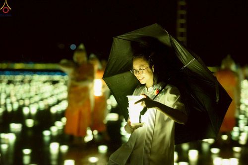 ภาพ No.244325:วันที่ 7 กันยายน พ.ศ. 2568 พิธีจุดประทีป วันครูผู้ค้นพบวิชชาธรรมกาย ณ ลานธรรมฯ และวิหารคด วัดพระธรรมกาย